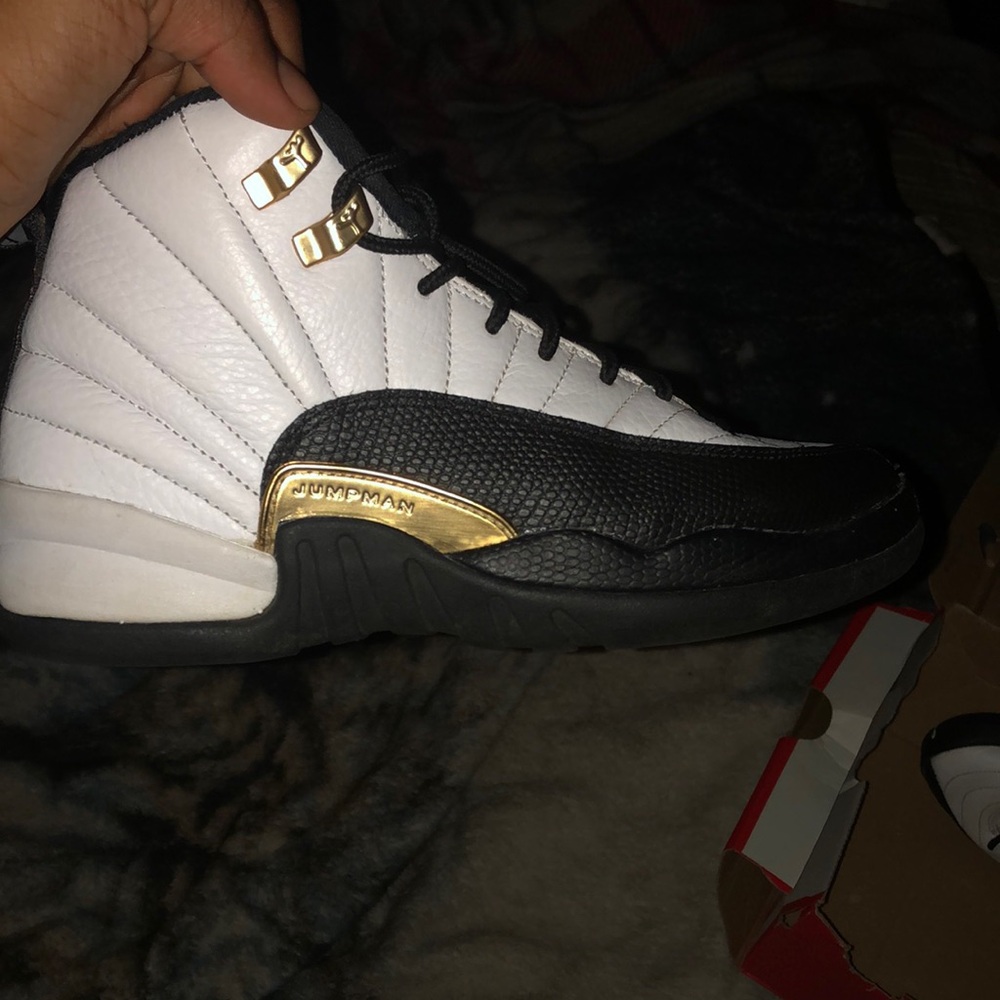 Jump Black and White Sneakers with Sleek Design